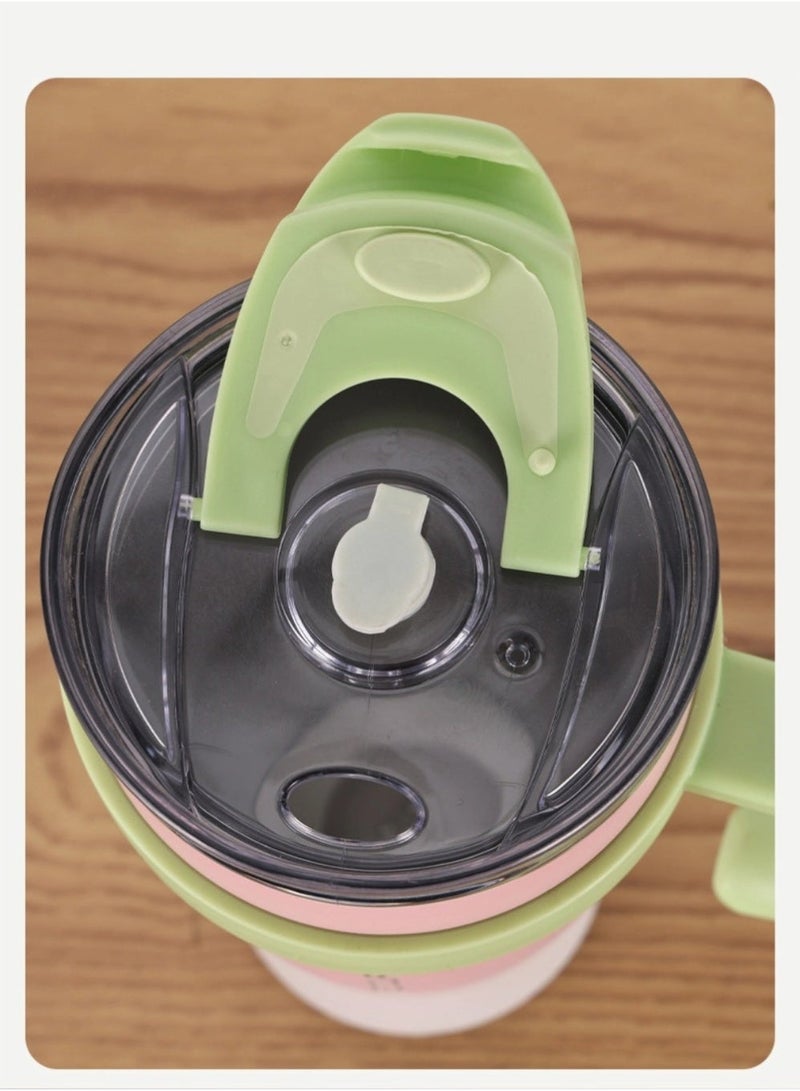 كوب بسعة 1200 مل مع مقبض وغطاء بمصاصة معزول بسعة 40 أونصة زجاجة ماء قابلة لإعادة الاستخدام من الفولاذ المقاوم للصدأ المعزولة بالفراغ كوب للسفر قهوة مثلجة للمشروبات الساخنة والباردة - Image 2